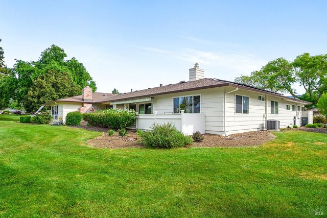 333 Twin Lakes Dr, Santa Rosa, CA 95409