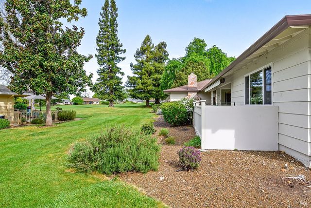 333 Twin Lakes Dr, Santa Rosa, CA 95409