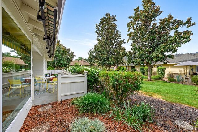 333 Twin Lakes Dr, Santa Rosa, CA 95409