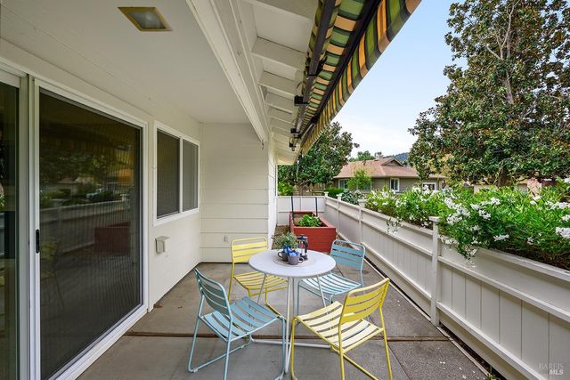 333 Twin Lakes Dr, Santa Rosa, CA 95409