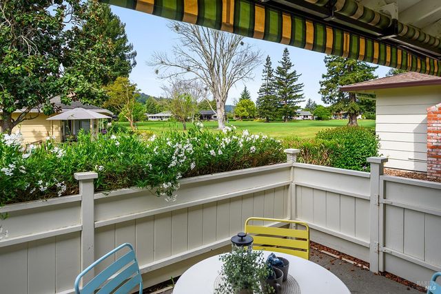 333 Twin Lakes Dr, Santa Rosa, CA 95409