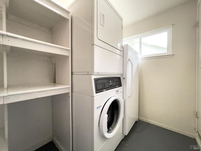 333 Twin Lakes Dr, Santa Rosa, CA 95409