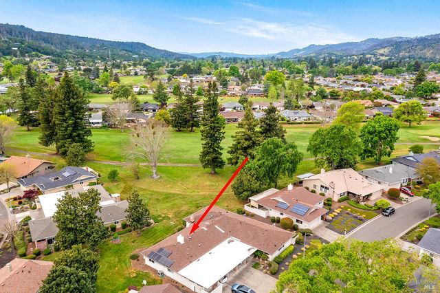 333 Twin Lakes Dr, Santa Rosa, CA 95409