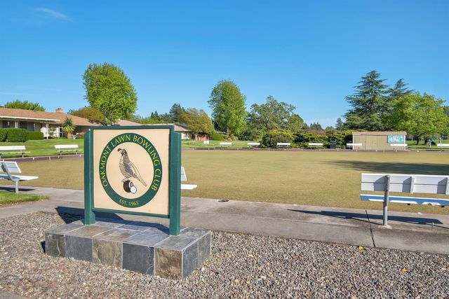 333 Twin Lakes Dr, Santa Rosa, CA 95409