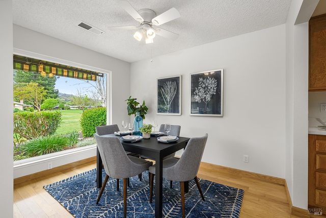 333 Twin Lakes Dr, Santa Rosa, CA 95409