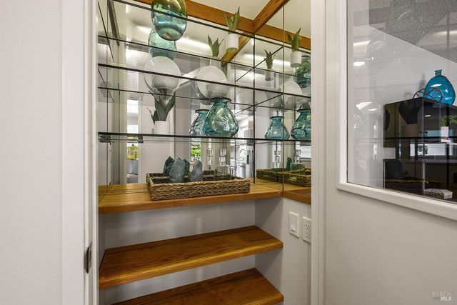 333 Twin Lakes Dr, Santa Rosa, CA 95409