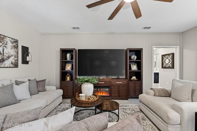 688 SYCAMORE Way, Orange Park, FL 32073