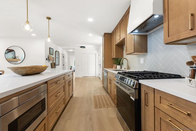 11911 Lomica, San Diego, CA 92128