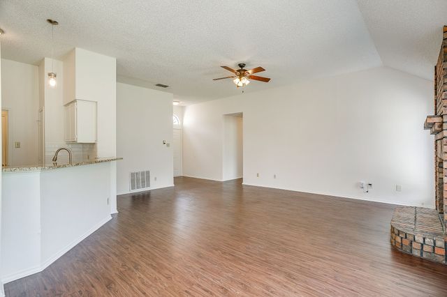 1204 Dogwood Drive, Benbrook, TX 76126