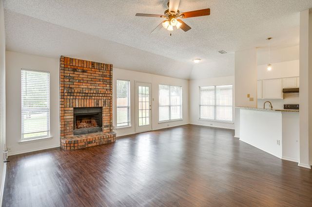 1204 Dogwood Drive, Benbrook, TX 76126