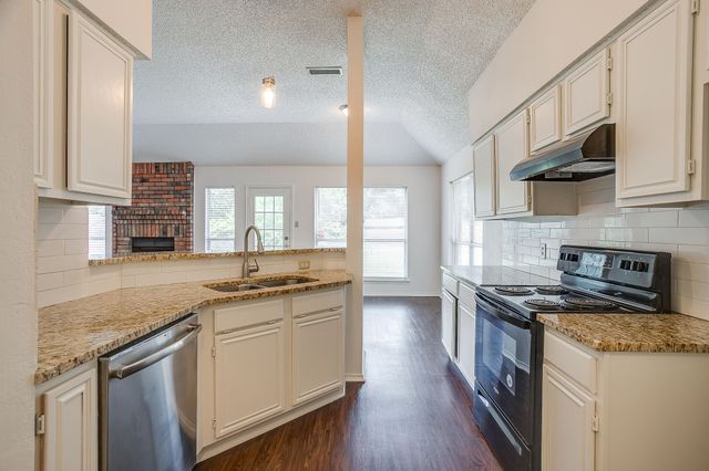 1204 Dogwood Drive, Benbrook, TX 76126