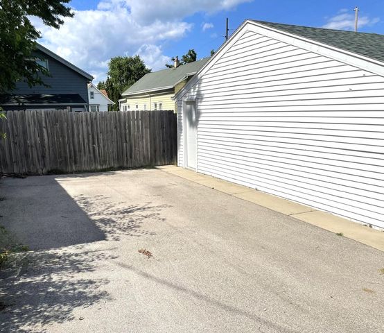 1301 E Seeley STREET, Milwaukee, WI 53207