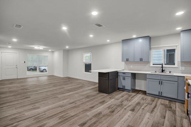 3023 Arizona Avenue, Dallas, TX 75216