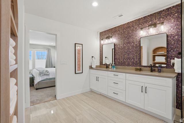 3905 S HOLLADAY CT, Holladay, UT 84124