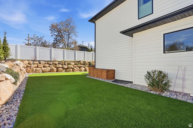 3905 S HOLLADAY CT, Holladay, UT 84124