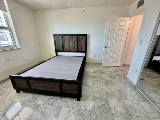 1155 Brickell Bay Dr 905, Miami, FL 33131