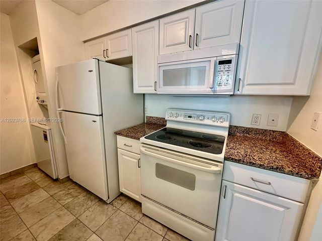 1155 Brickell Bay Dr 905, Miami, FL 33131