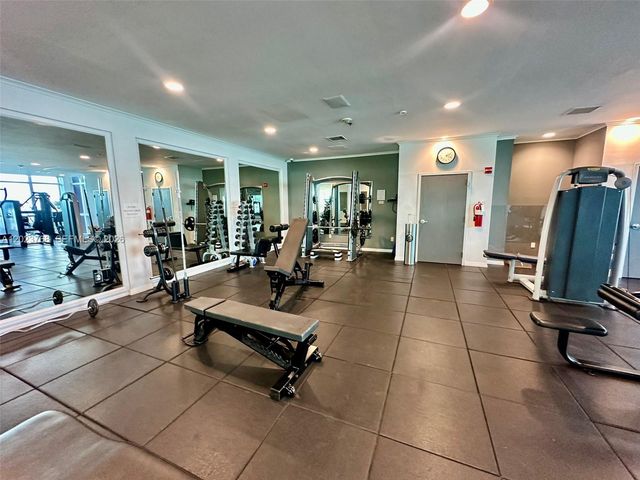 1155 Brickell Bay Dr 905, Miami, FL 33131