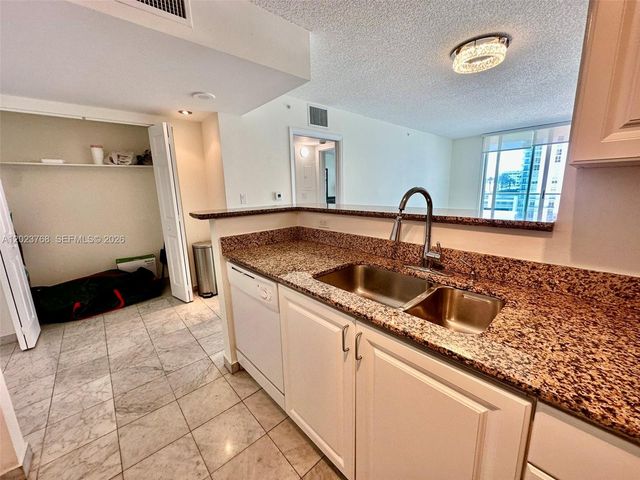 1155 Brickell Bay Dr 905, Miami, FL 33131