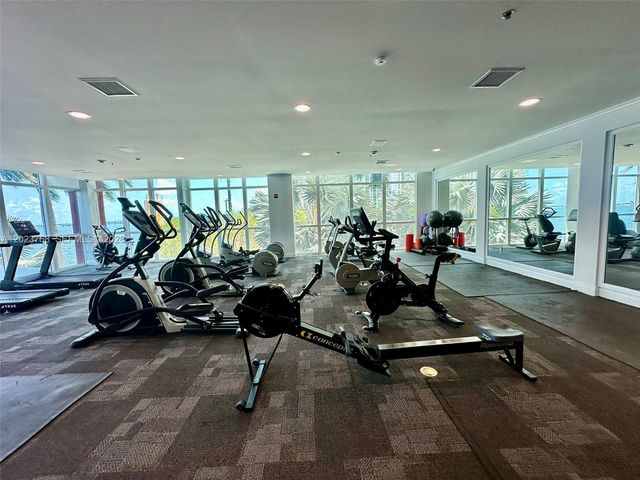 1155 Brickell Bay Dr 905, Miami, FL 33131