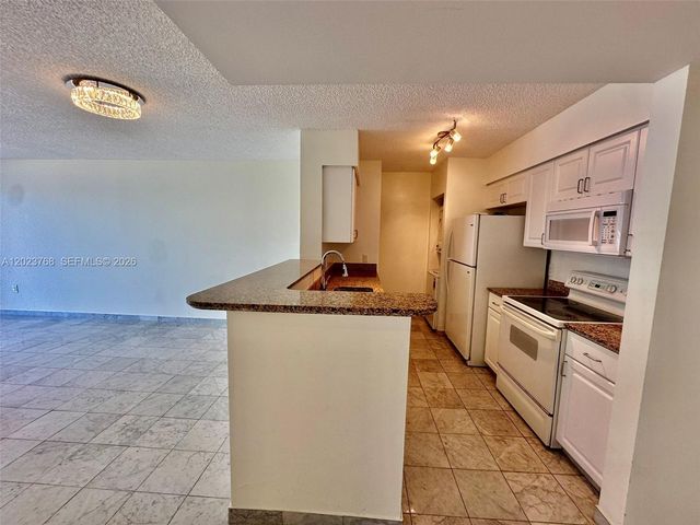 1155 Brickell Bay Dr 905, Miami, FL 33131