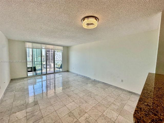 1155 Brickell Bay Dr 905, Miami, FL 33131