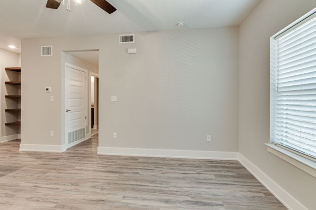 115 W Jones 201, Krum, TX 76249