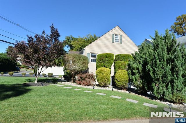 56 Wyandotte Avenue, Dumont, NJ 07628