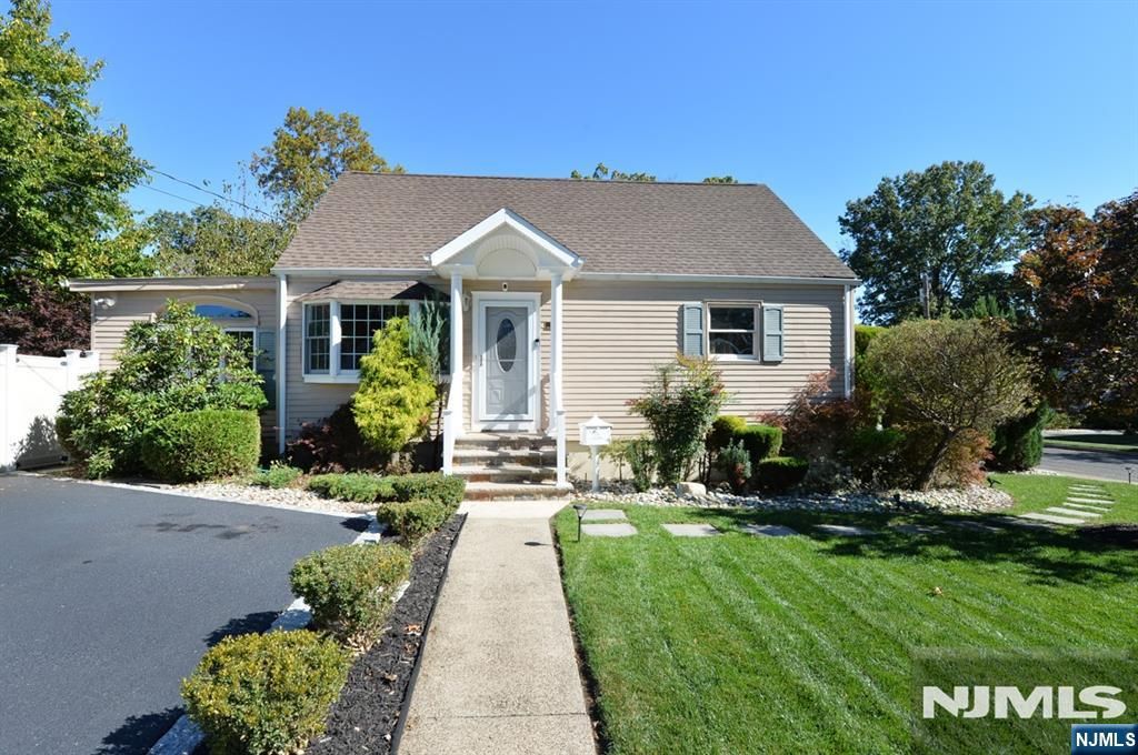 56 Wyandotte Avenue, Dumont, NJ 07628