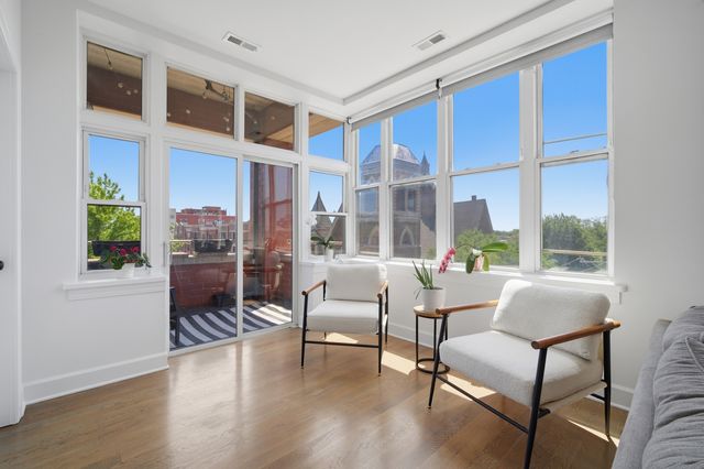 2700 W Belmont Avenue 403, Chicago, IL 60618