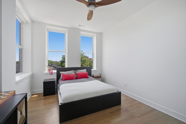 2700 W Belmont Avenue 403, Chicago, IL 60618