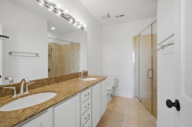 2700 W Belmont Avenue 403, Chicago, IL 60618