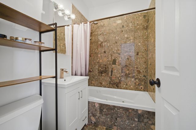 2700 W Belmont Avenue 403, Chicago, IL 60618