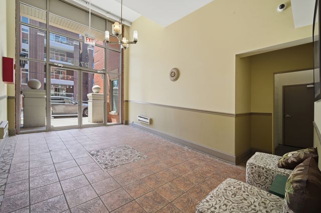 2700 W Belmont Avenue 403, Chicago, IL 60618