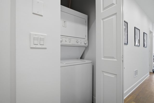 2700 W Belmont Avenue 403, Chicago, IL 60618