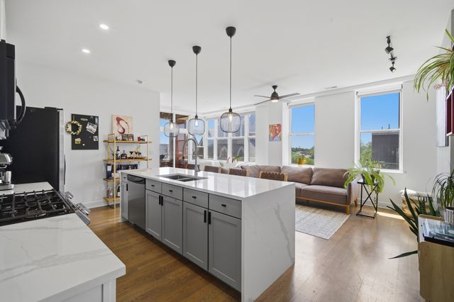 2700 W Belmont Avenue 403, Chicago, IL 60618