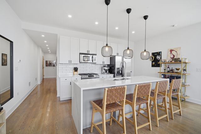 2700 W Belmont Avenue 403, Chicago, IL 60618