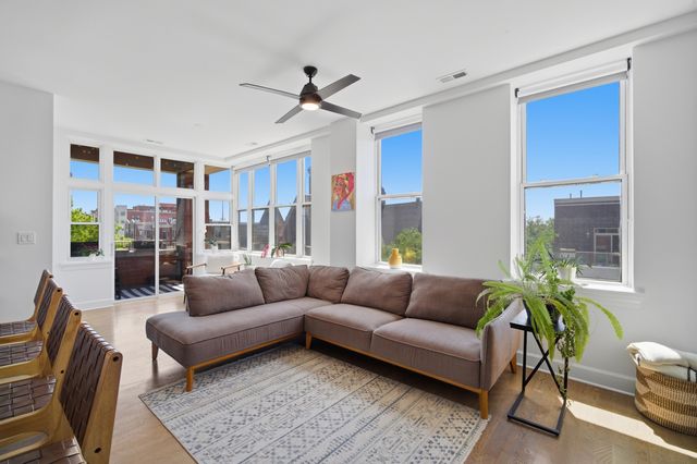 2700 W Belmont Avenue 403, Chicago, IL 60618