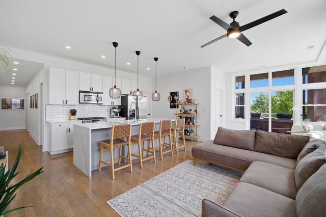 2700 W Belmont Avenue 403, Chicago, IL 60618
