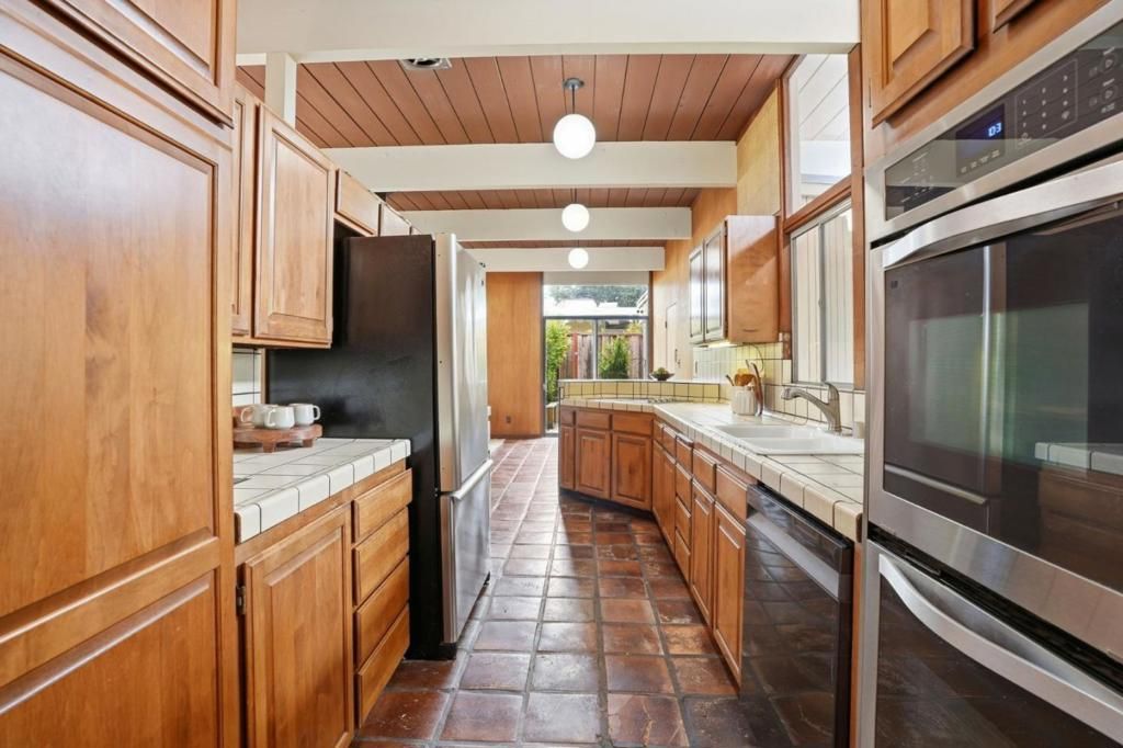 Image 13 of property listing at 1879 Lexington Avenue, San Mateo, CA 94402