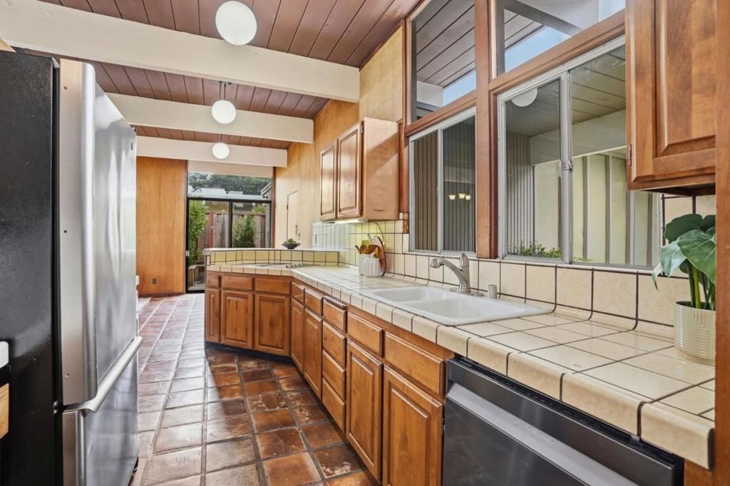 Image 14 of property listing at 1879 Lexington Avenue, San Mateo, CA 94402