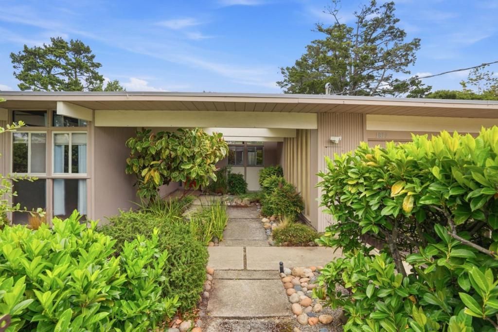 Image 3 of property listing at 1879 Lexington Avenue, San Mateo, CA 94402