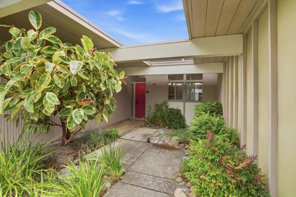 Image 4 of property listing at 1879 Lexington Avenue, San Mateo, CA 94402
