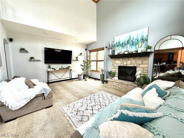 5277 Manchester Avenue NW, North Lawrence, OH 44666