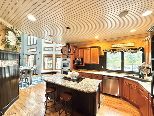 5277 Manchester Avenue NW, North Lawrence, OH 44666