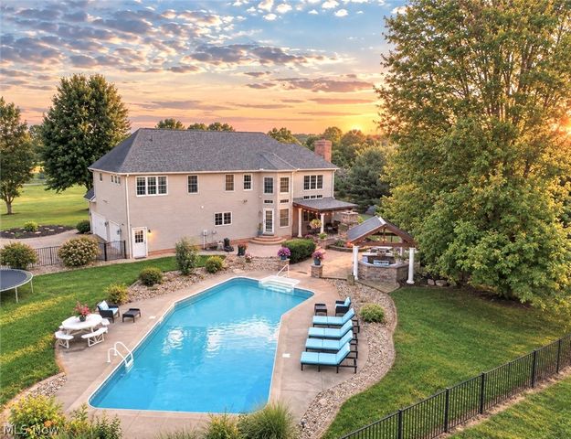 5277 Manchester Avenue NW, North Lawrence, OH 44666