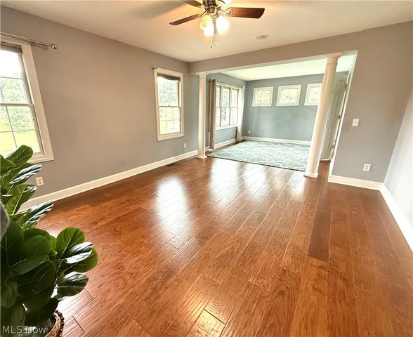 5277 Manchester Avenue NW, North Lawrence, OH 44666