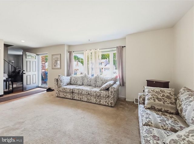 8 EDGEBROOKE WAY, Newark, DE 19702