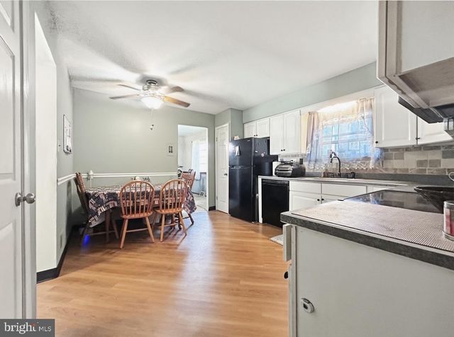 8 EDGEBROOKE WAY, Newark, DE 19702