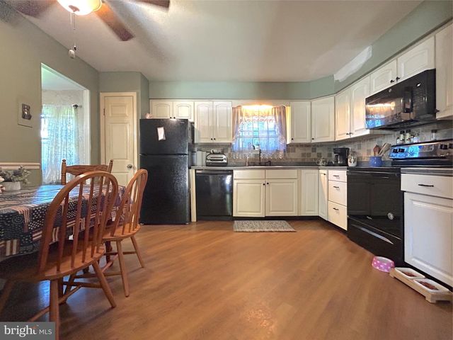 8 EDGEBROOKE WAY, Newark, DE 19702